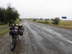 kurz vor der kasachischen-russischen Grenze - es regnet in Strömen